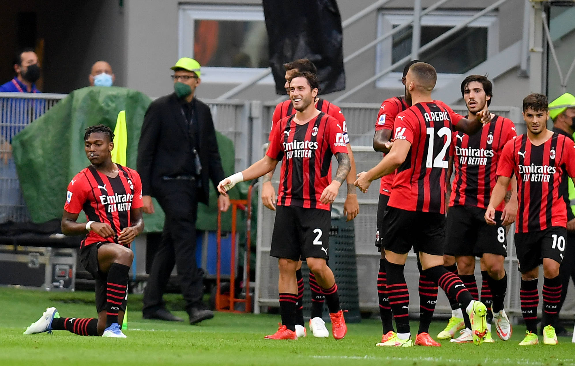 马卡：维尼修斯和皇马续约谈判远未达成，期限与年薪上有分歧（马卡报：维尼修斯与皇马续约受阻，合同年限与薪资存在分歧）