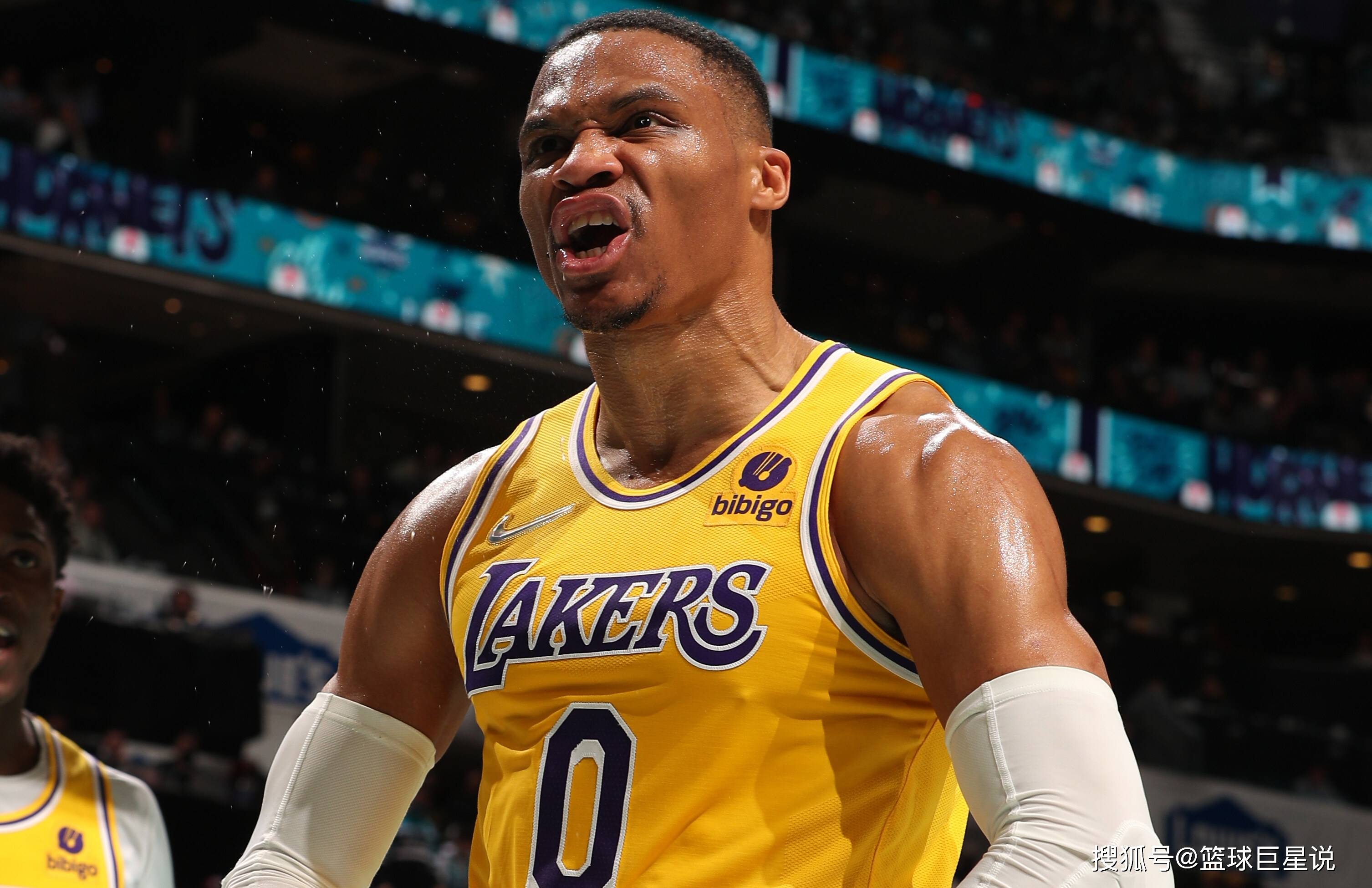 罗马诺：瓦诺利将与佛罗伦萨签约至明年6月，附带可续约1年选项（罗马诺：瓦诺利将签约佛罗伦萨至明年6月，合同含一年续约选项）