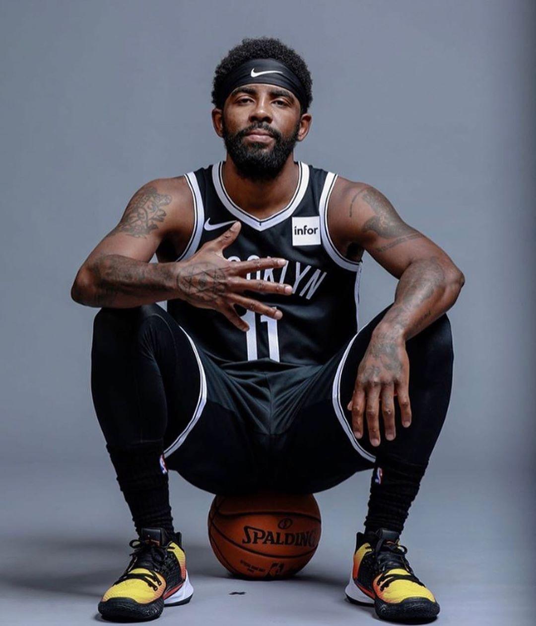 当年巴萨的训练课，疯狂过人进球的梅西！（巴萨旧日训练场，梅西连过数人疯狂破门）