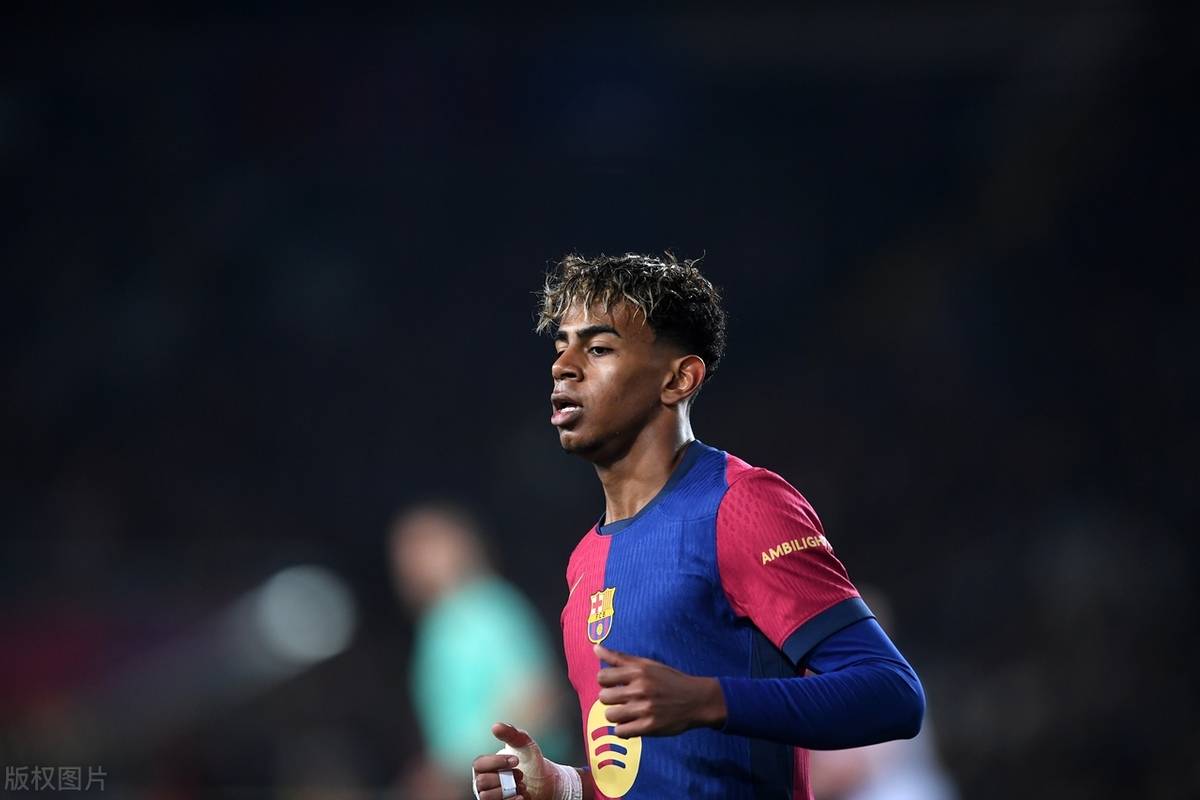 半场数据：葡萄牙控球率接近八成，狂射17脚（半场战况：葡萄牙控球近八成，17次射门猛攻）