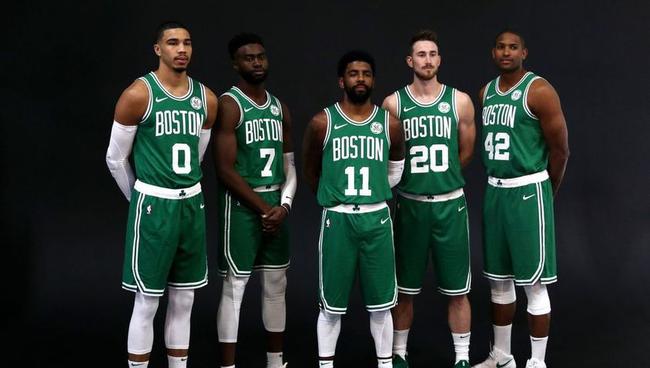 太阳报：萨卡求婚成功，相恋五年女友收超大钻戒（太阳报：萨卡成功求婚，交往五年女友获赠巨型钻戒）